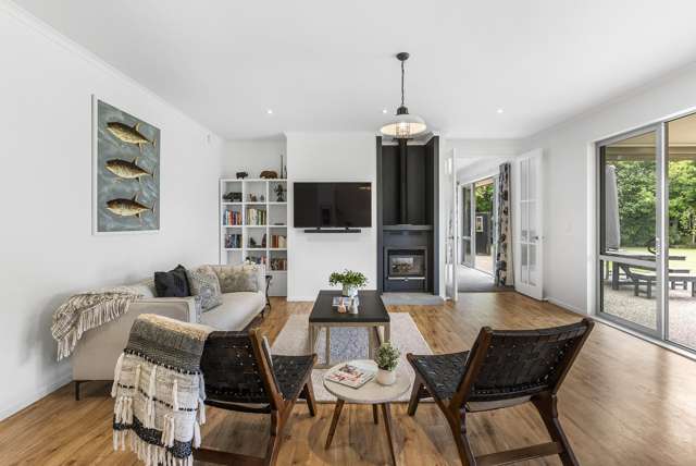 Elegant Country Lifestyle with Farmhouse Flair