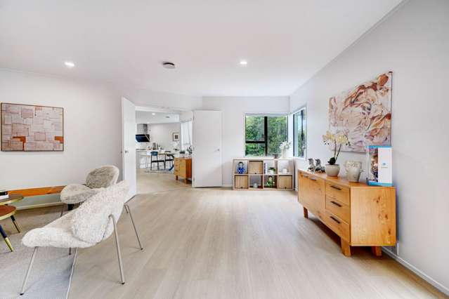 8 Stitchbird Close Murrays Bay_4