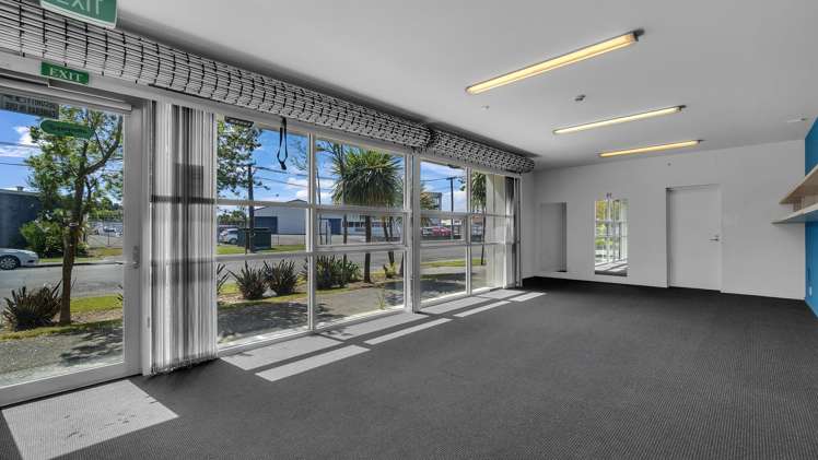 3 and 4/18 Taurus Place Bromley_7