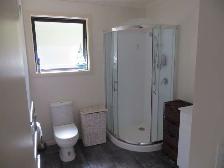 25 Saint Lawrence Street Toi Toi_8