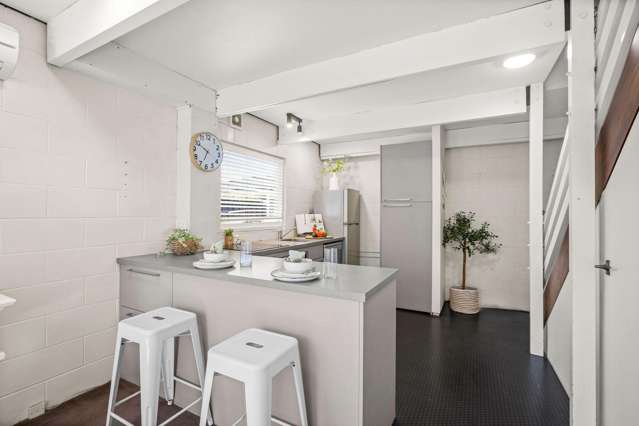 8/30 Clissold Street Merivale_2
