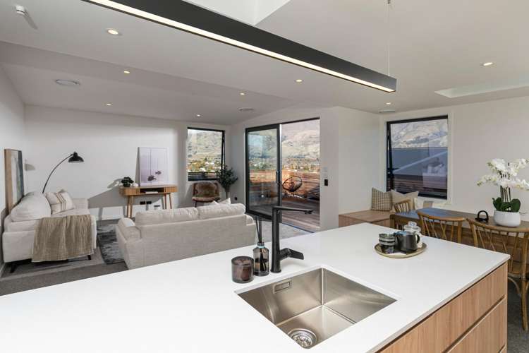 2/87 Mills Road_0