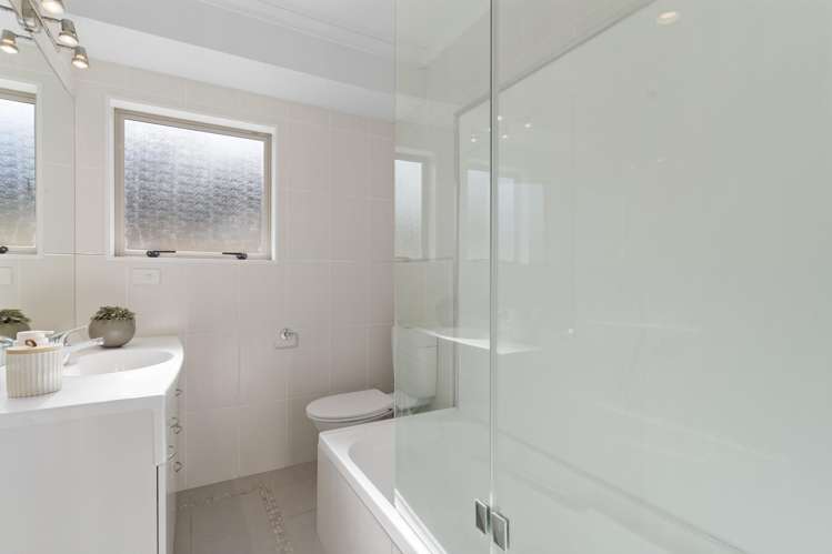 27 Red Hibiscus Road Stanmore Bay_13