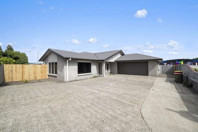 Spacious Family Living in the Heart of Lynmore!