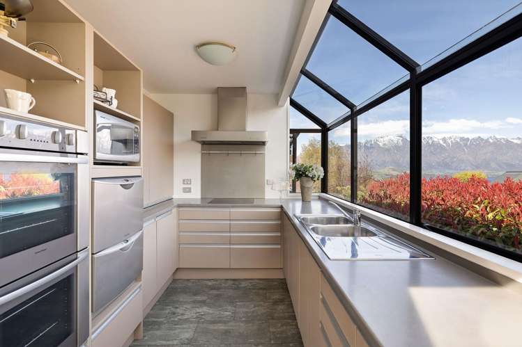 9 Greenstone Place Fernhill/Sunshine Bay_7