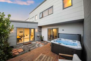24C Castledine Crescent_2