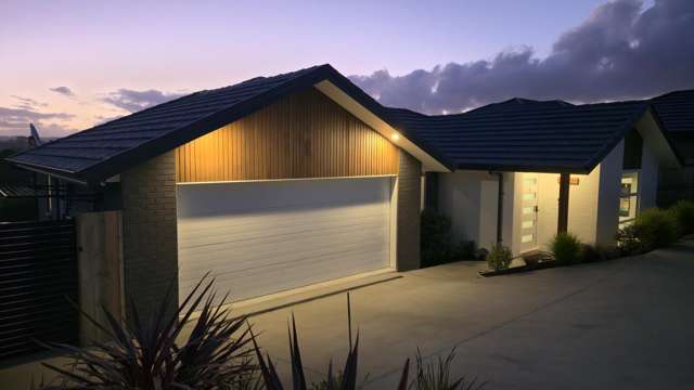 Modern Coastal Haven - Style, Comfort & Location