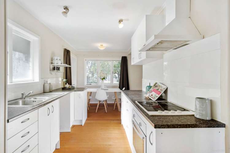 21 Amberley Avenue Te Atatu South_6