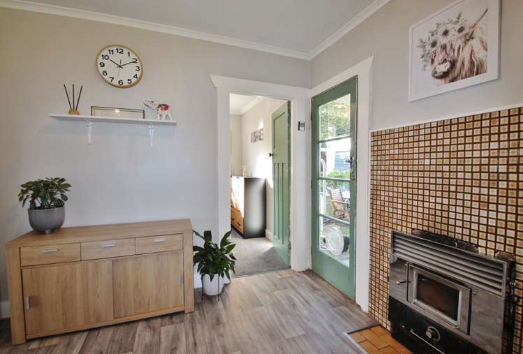 14 Oxford Street Gore Surrounds_4