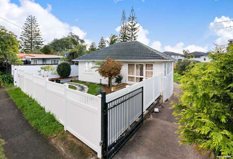 9 Golf Road New Lynn_14