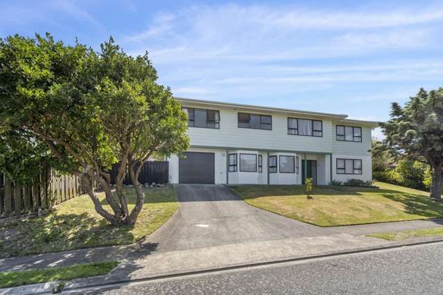 SUPER SIZE FAMILY HOME WITH VIEWS