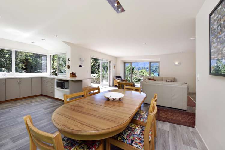 3215 Archers Road Tennyson Inlet_12