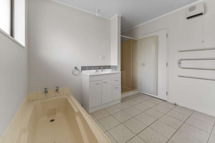 68 Aldinga Avenue Stoke_10