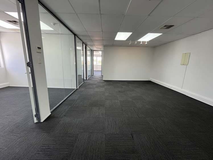 19 Great South Road Epsom_2