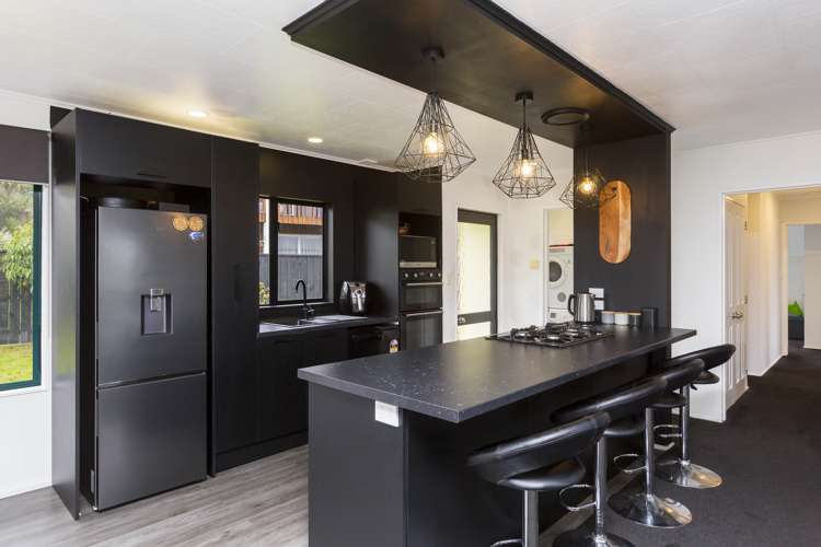 2 Monarch Grove Maoribank_5