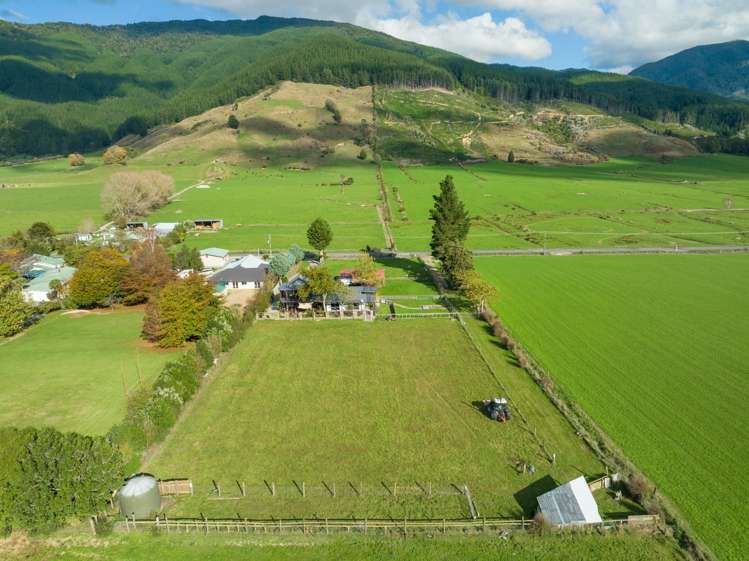 1349 Queen Charlotte Drive Anakiwa and Surrounds_22