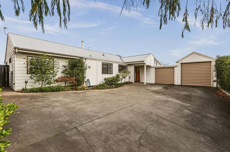 10 Busby Hill_0