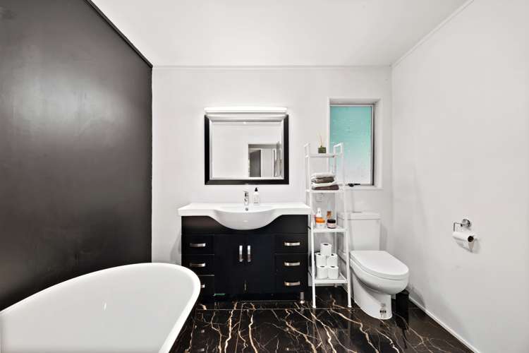 6 Swadel Way Karori_8