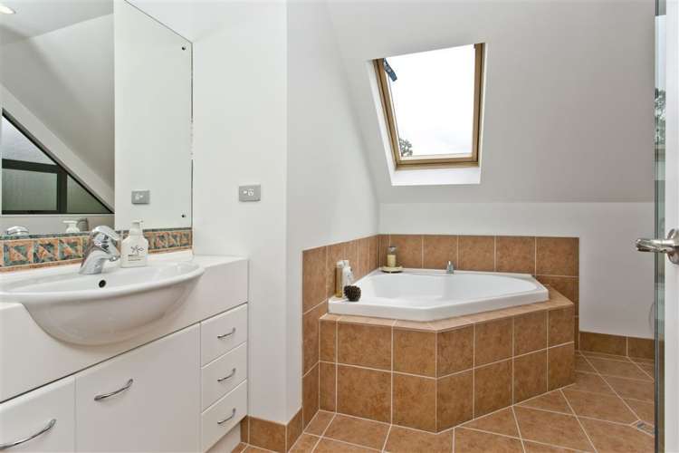 43 Seaview Road Castor Bay_17