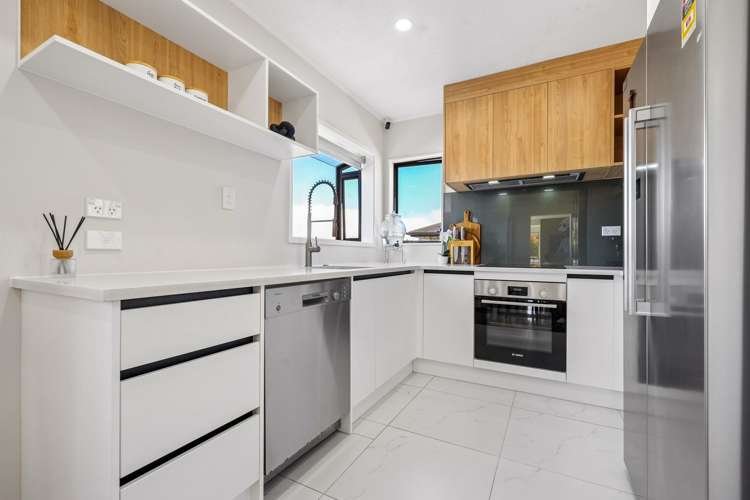 43 Athena Drive Totara Vale_2