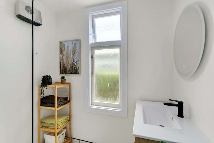 117 Creek Road Allenton_15