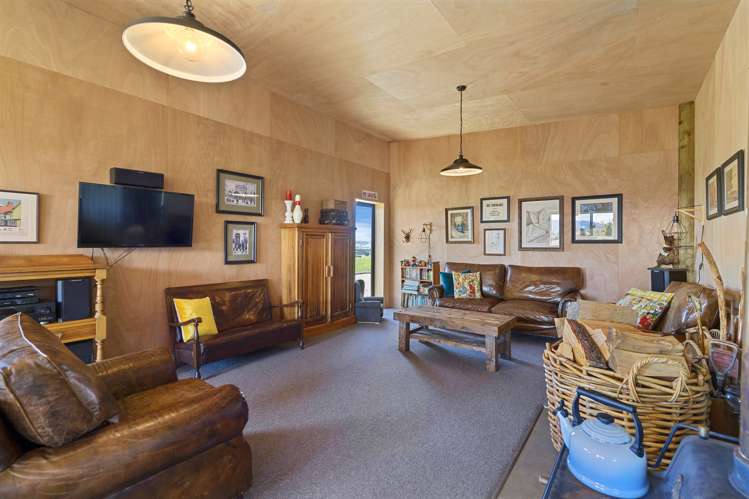 5645 West Coast Road Springfield_8