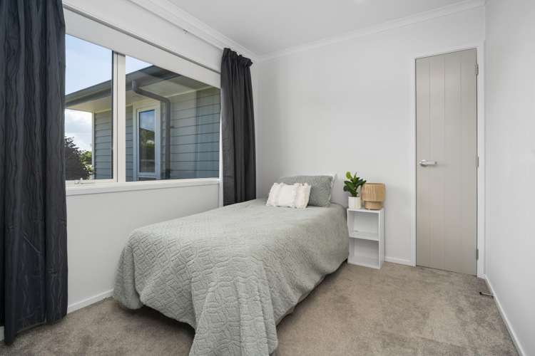 1 Benmore Crescent Pyes Pa_17