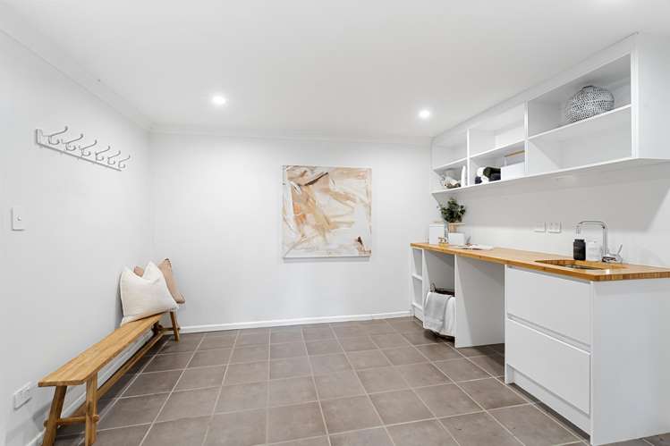 208 Forest Hill Road Waiatarua_24