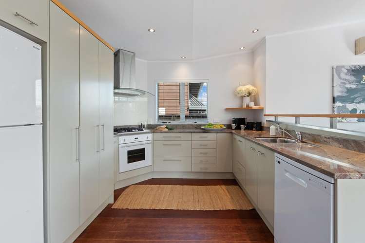 2/2 Salem Place Torbay_12