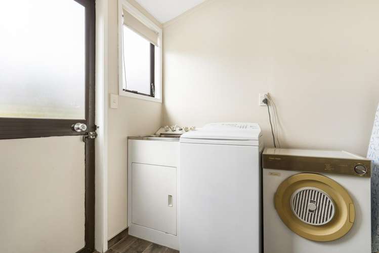 38 Lakeside Drive Pahurehure_21