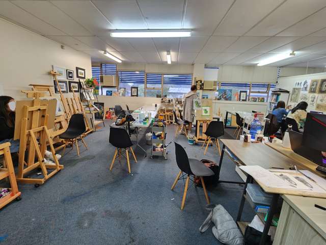 100 sqm Ideal Educational Space in Epsom