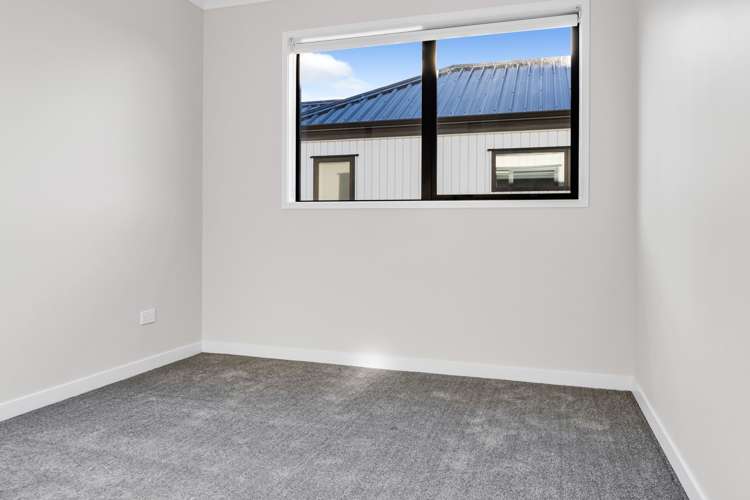 52 Michael Bosher Way Flat Bush_11