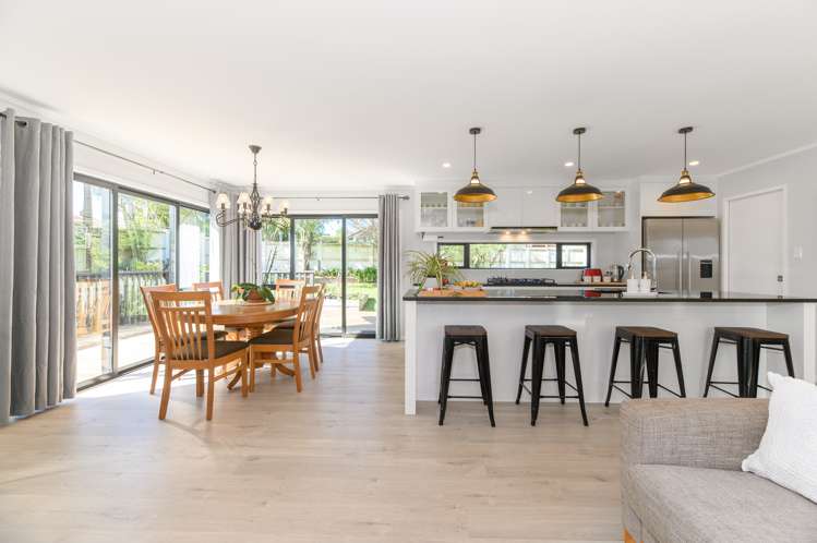 7 Castlewood Grove Blockhouse Bay_9