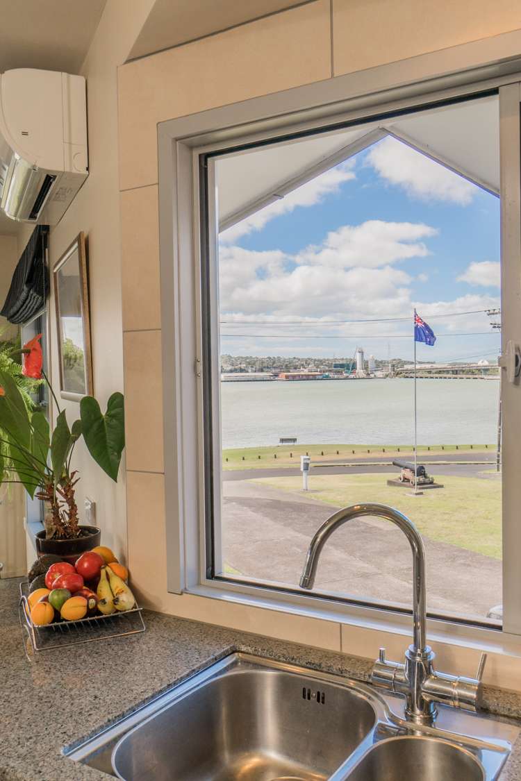 16 Kiwi Esplanade Mangere Bridge_8