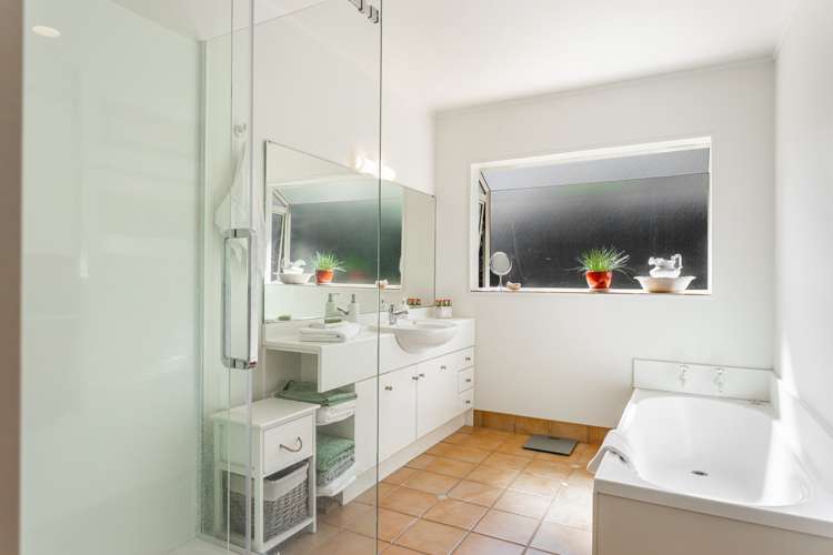 23 Woodfern Crescent Titirangi_17