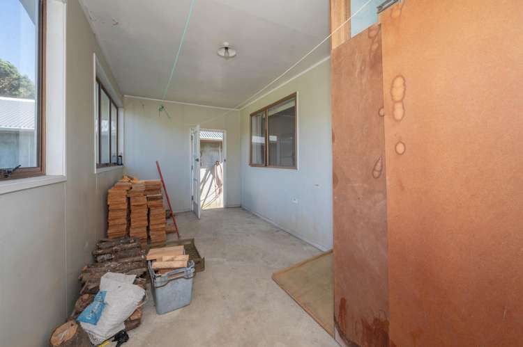 5 Esplanade Marokopa_13