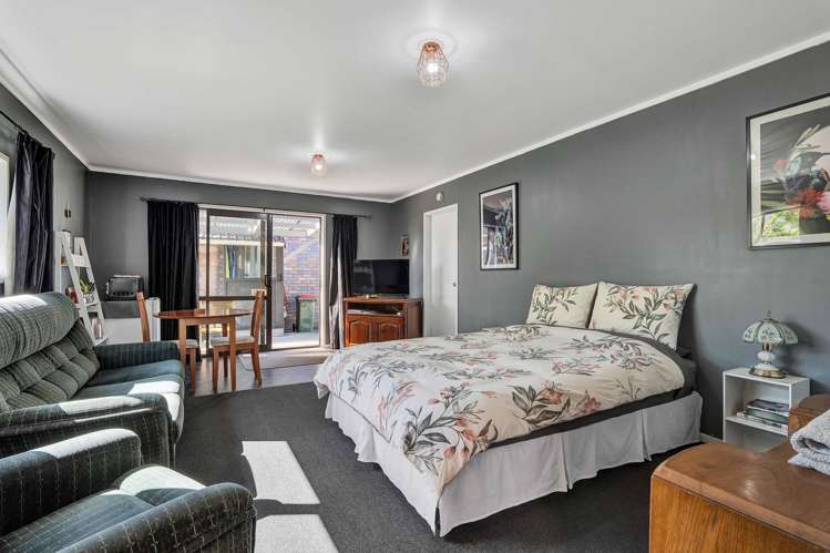 15 Brecon Road Stratford_19