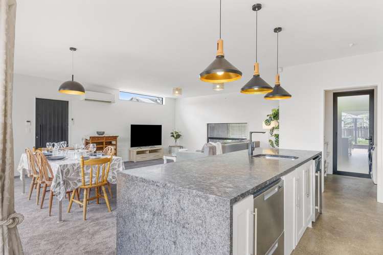 2/10 Etherton Drive Weymouth_2