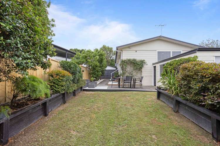 30A Thorburn Avenue Red Beach_1