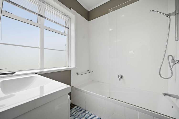 2/2/14 Hogans Road Glenfield_15