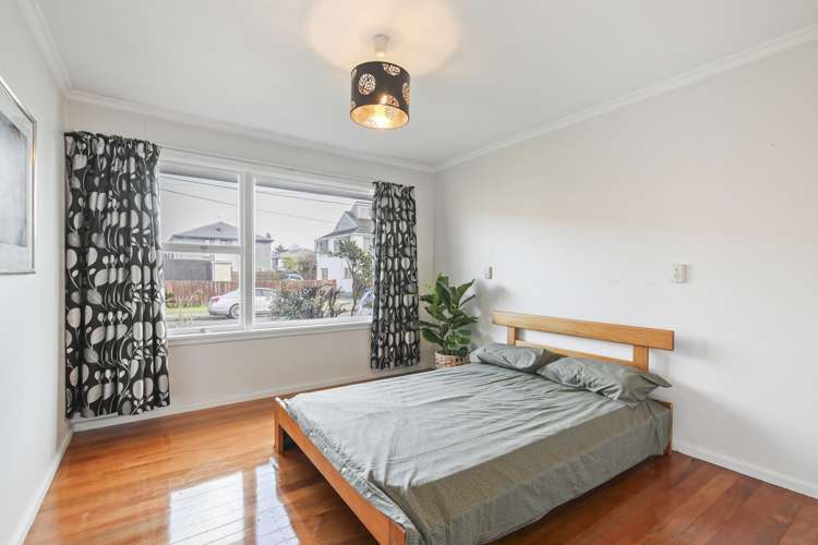 2/28 Bunyan Street Waltham_6