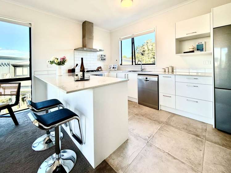 7 Awamarino Way Westgate_14