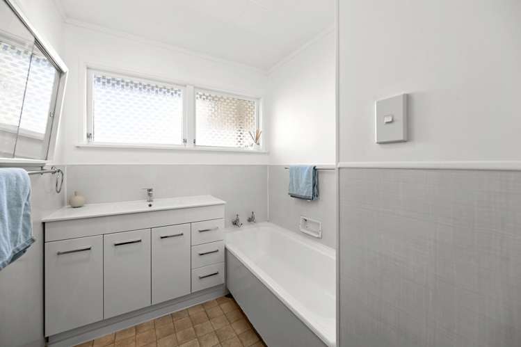 1 Garden Heights Avenue Glenview_15