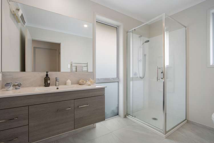 16 Ballantyne Way Aongatete_13