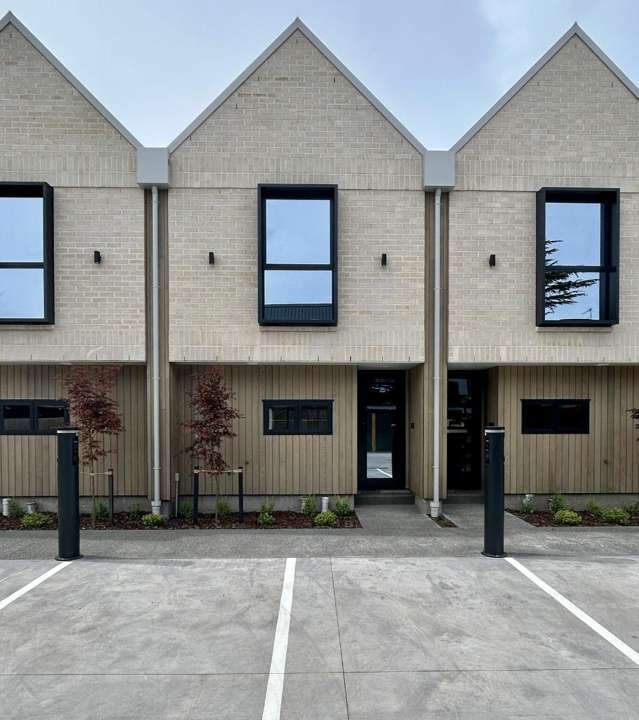 MODERN , BRAND NEW CITY CENTRE OASIS