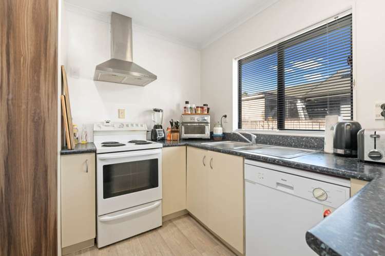 145 Brian Crescent Stanmore Bay_12