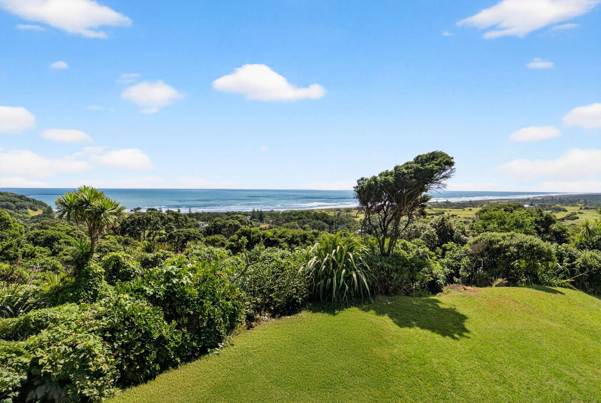 72 Domain Crescent Muriwai Beach_0