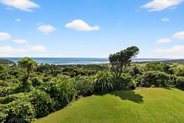 72 Domain Crescent Muriwai Beach_0