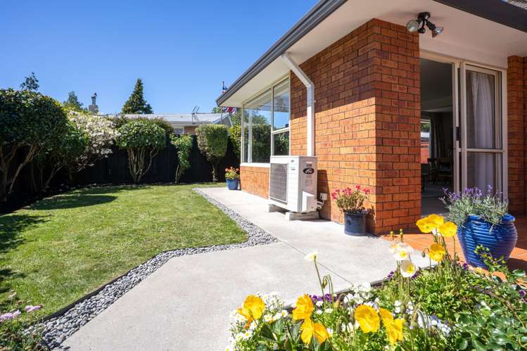 2/3 Cottesmore Close Burnside_27