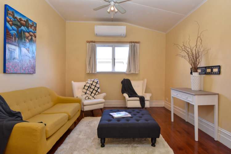 224 High Street South Carterton_4